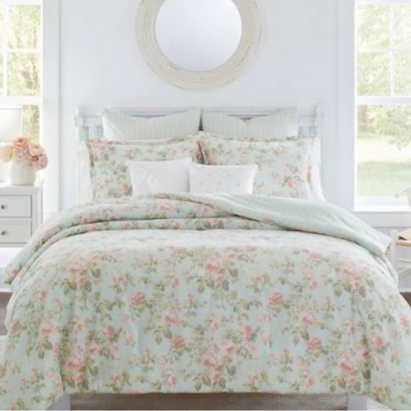 Rachel Ashwell Simply Shabby Chic Blue Rose Medallion White QUEEN Sheet